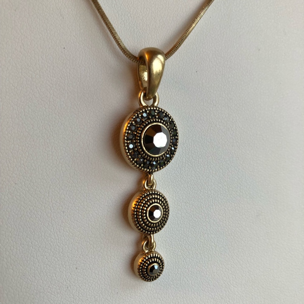 LIa Sophia Beautiful box chain, crystal 3 drop pendant!